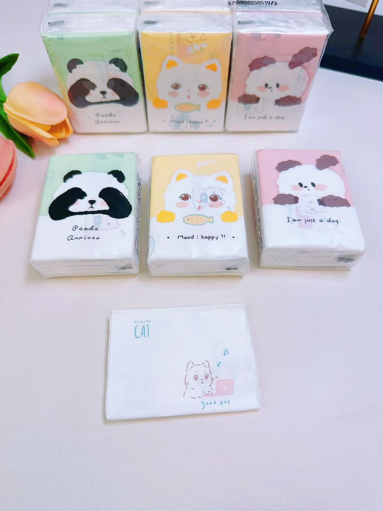 熊猫卡通印花手帕纸 — 规格 210×210 毫米 三层加厚 8 片 / 包 小巧便携 迷你口袋纸巾 不掉纸屑 Application Scenario