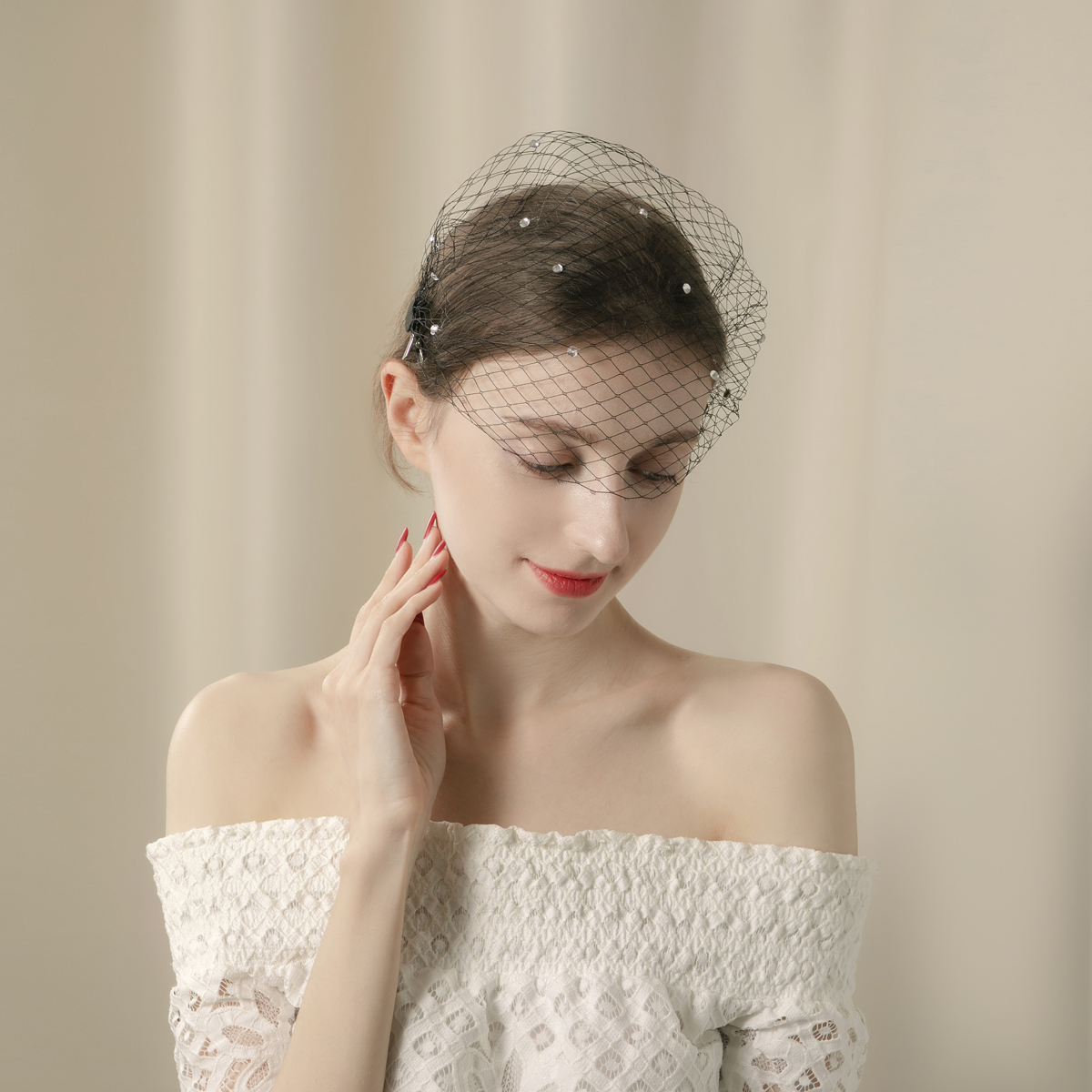 American-style folding feather tulle mid-top hat, bridal photo headpiece, tulle feather hat, versatile hat for banquets Item Picture
