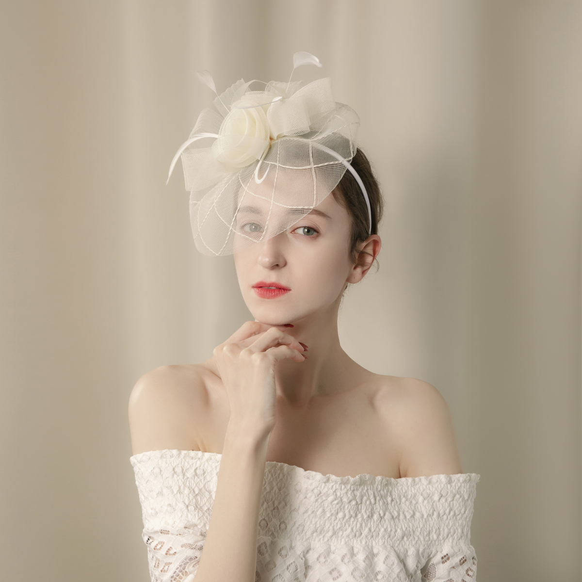 Amazon's new rose red feather flower top hat, retro bride's headwear, banquet net, feather, flower and pom-pom top hat