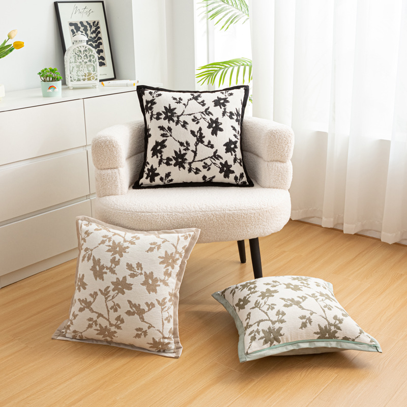 Chenille cream-style maple Leaf pillowcase