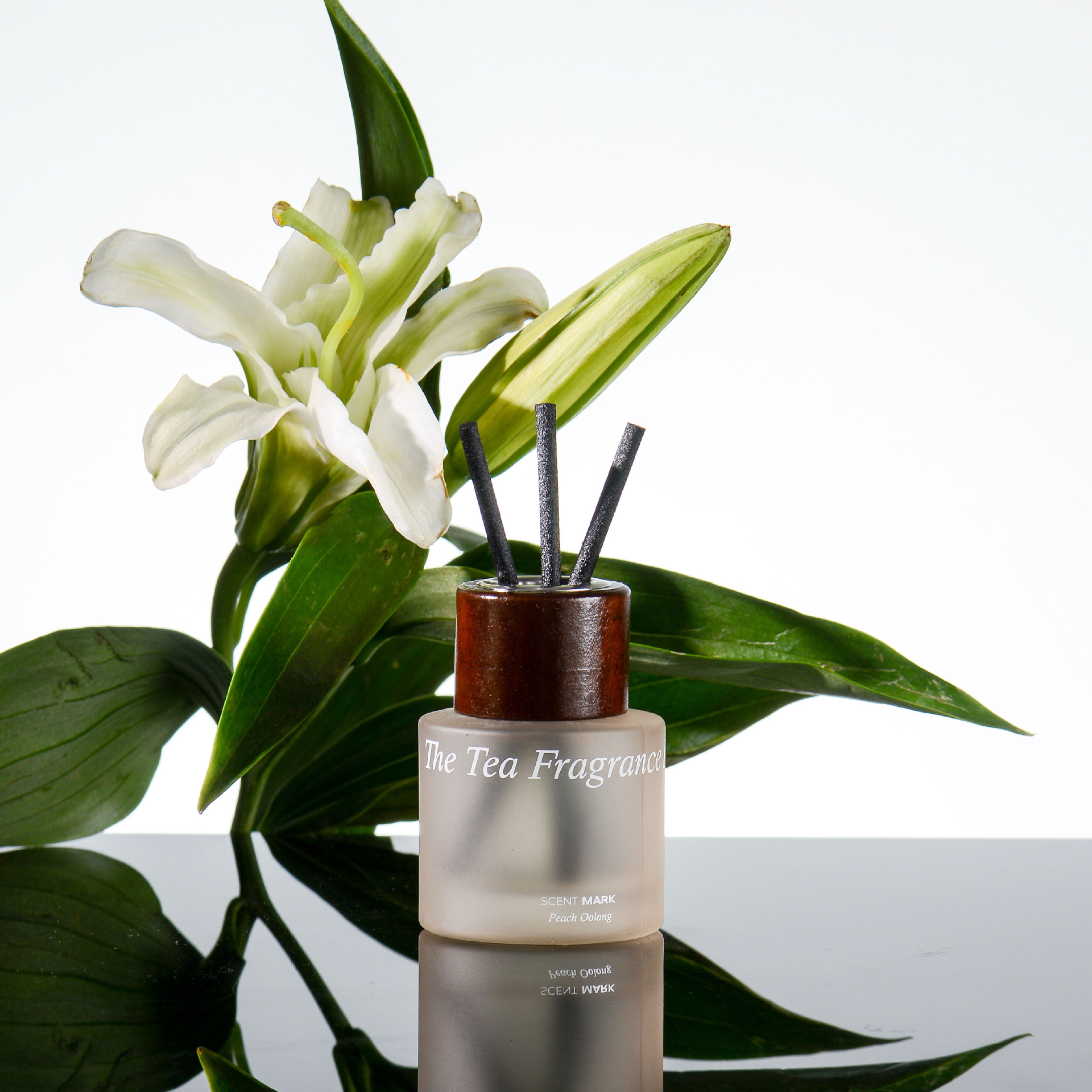 Classic Tea Essential Oil Aromatherapy Gift Box - Dual-purpose for car aromatherapy and indoor diffuser, Home fragrance, bedroom decoration, 50ml Application Scenario