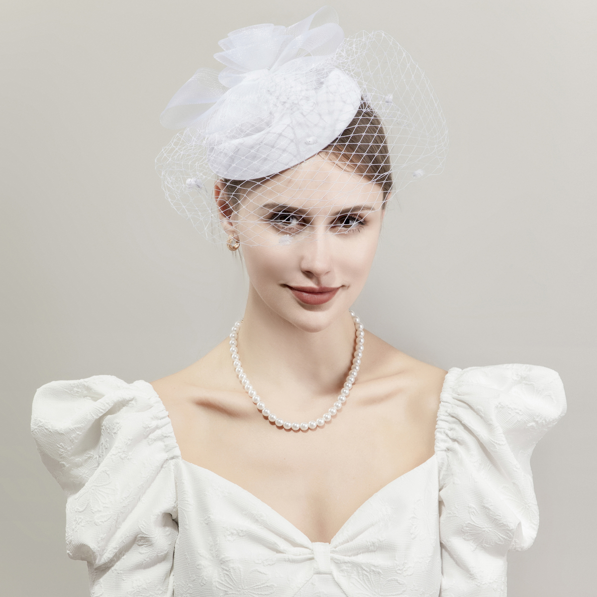 New black petal-shaped horse racing festival headwear from Europe and America, British-style hair accessory, Korean-style hairpin, catwalk style fine cloth feather top hat