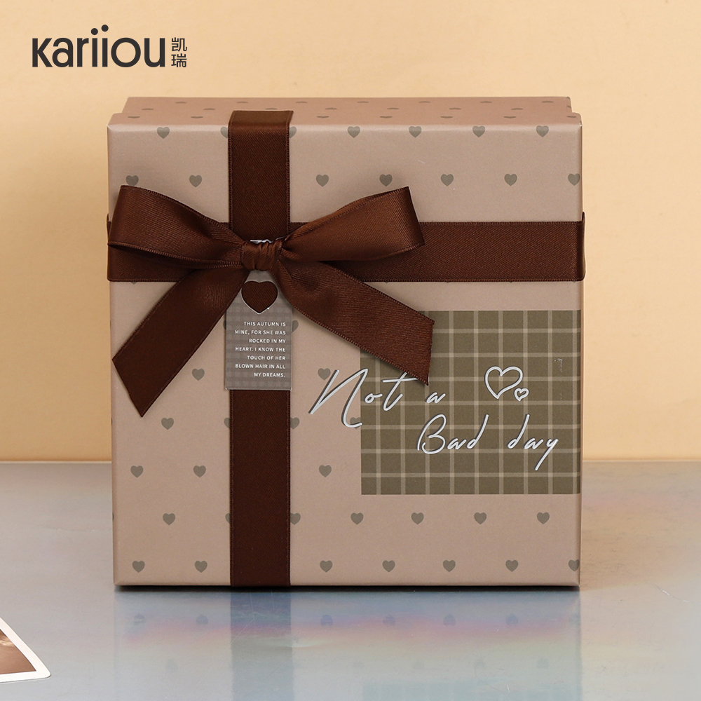 Customized promotional color laminated rectangular gift box set of three pieces Application Scenario