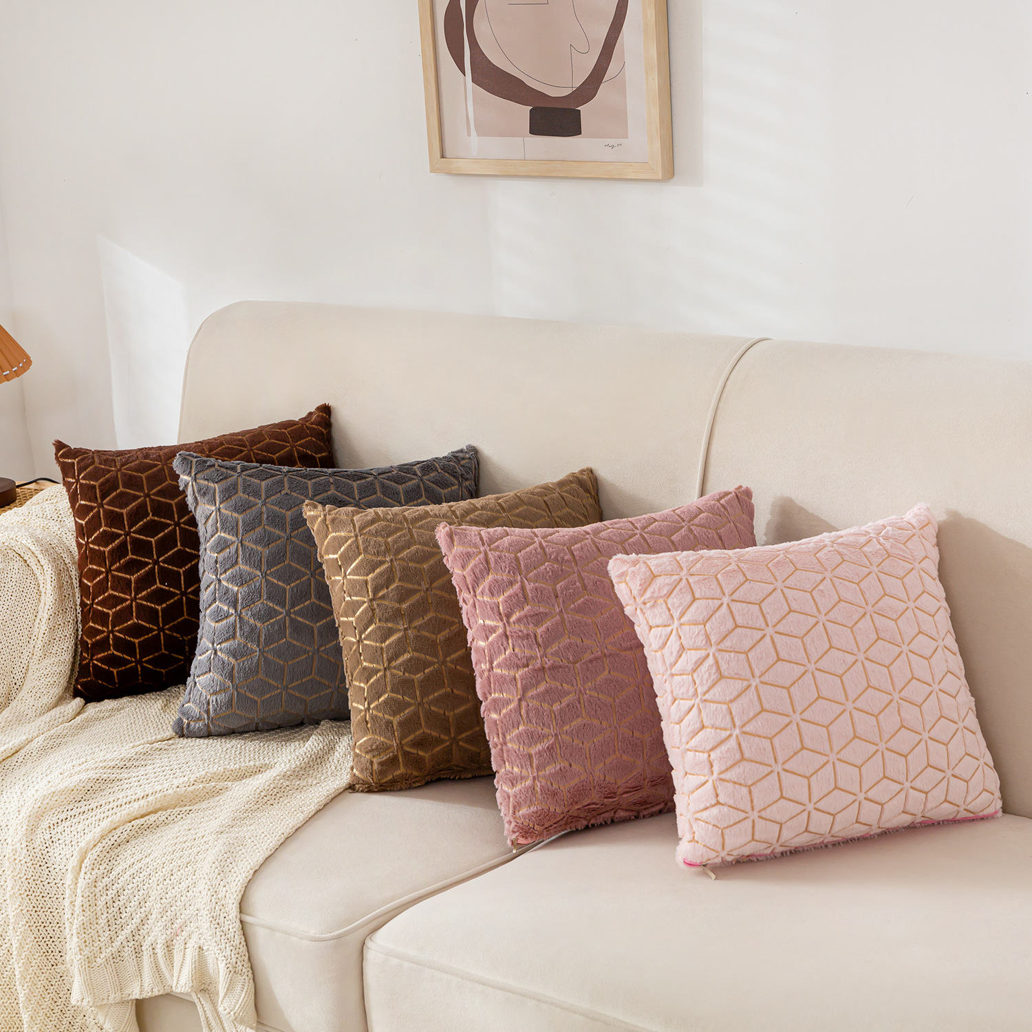 Plush geometric rhombus pattern pillowcase Specification image