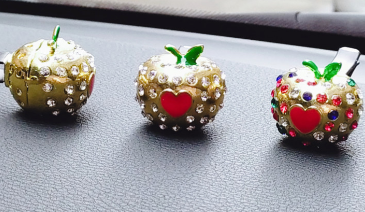 Metallic luster car air outlet aromatherapy - A light luxury diamond-encrusted interior fragrance decoration item Specification image