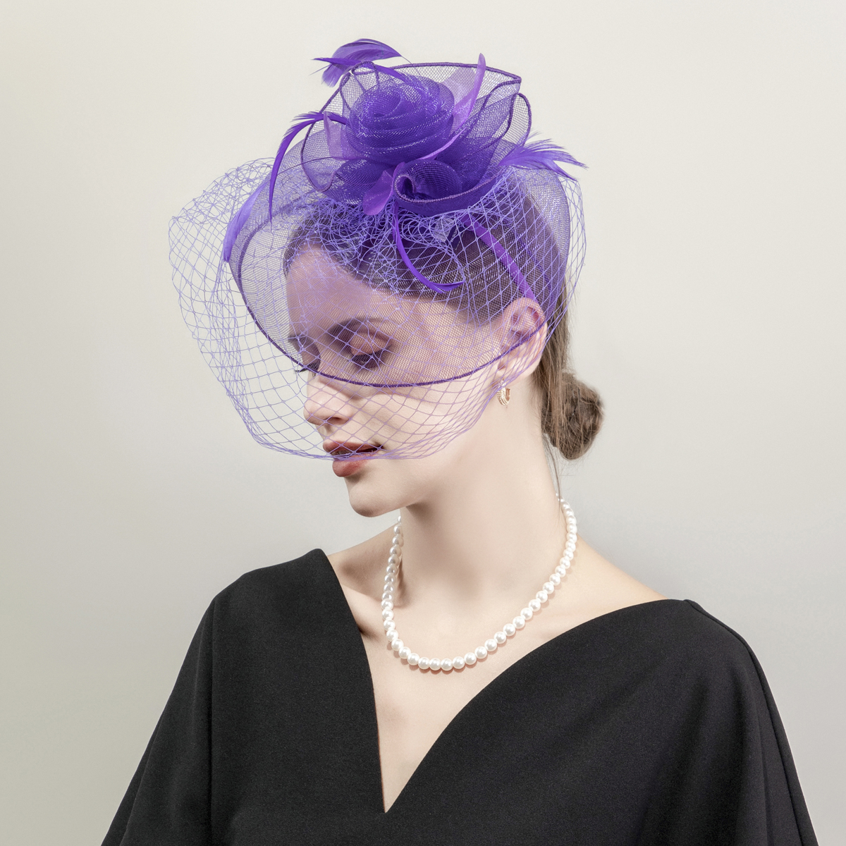 New black petal-shaped horse racing festival headwear from Europe and America, British-style hair accessory, Korean-style hairpin, catwalk style fine cloth feather top hat details Picture