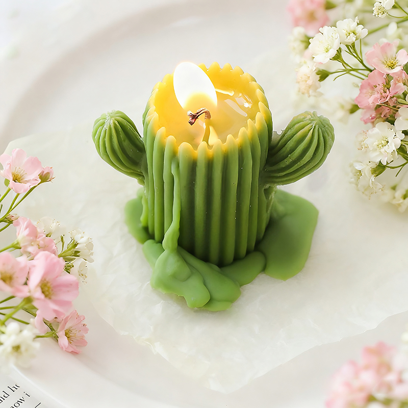 Wholesale cute and fun handmade cactus scented candles - Realistic shaped ornaments, soy wax material, preferred birthday gifts