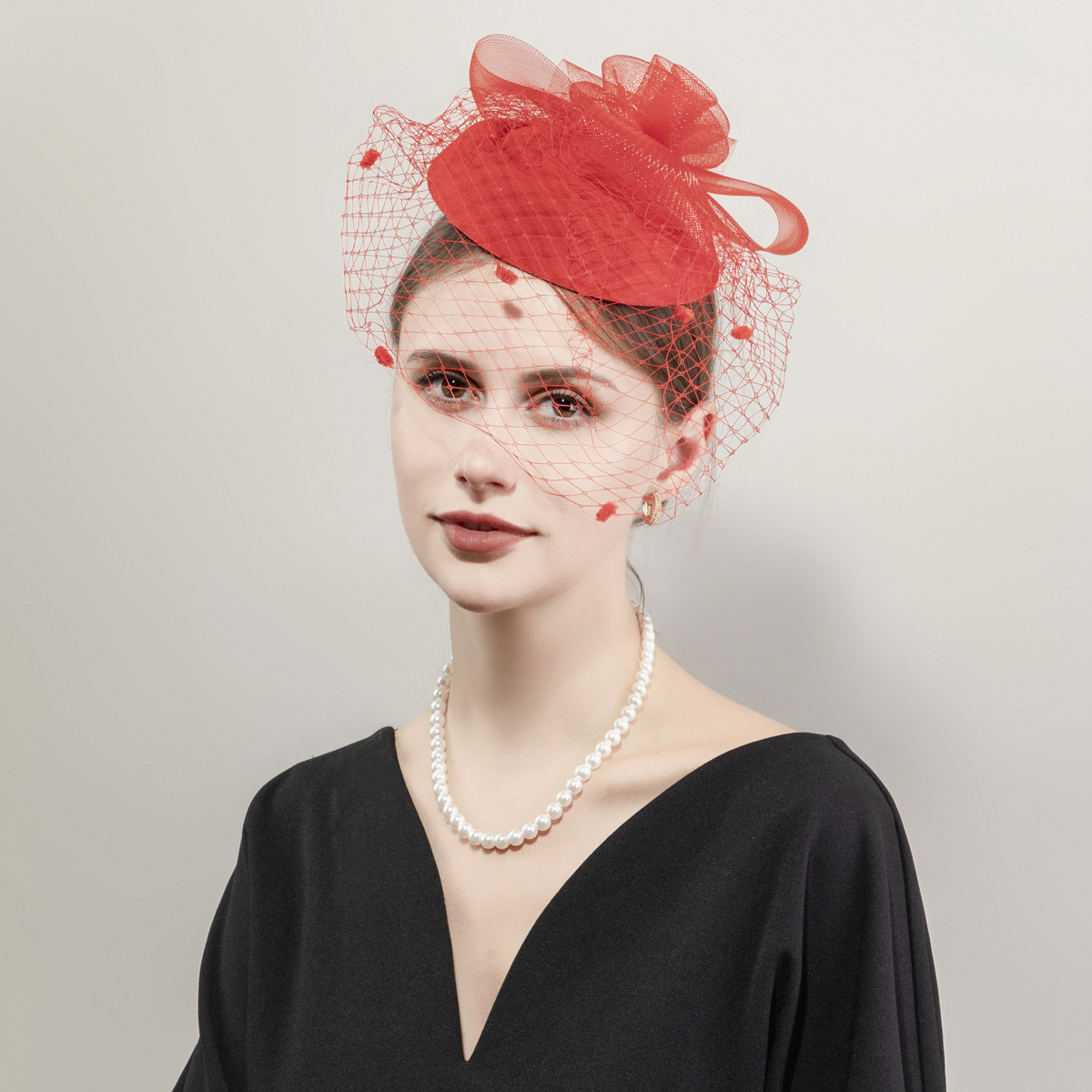 New black petal-shaped horse racing festival headwear from Europe and America, British-style hair accessory, Korean-style hairpin, catwalk style fine cloth feather top hat