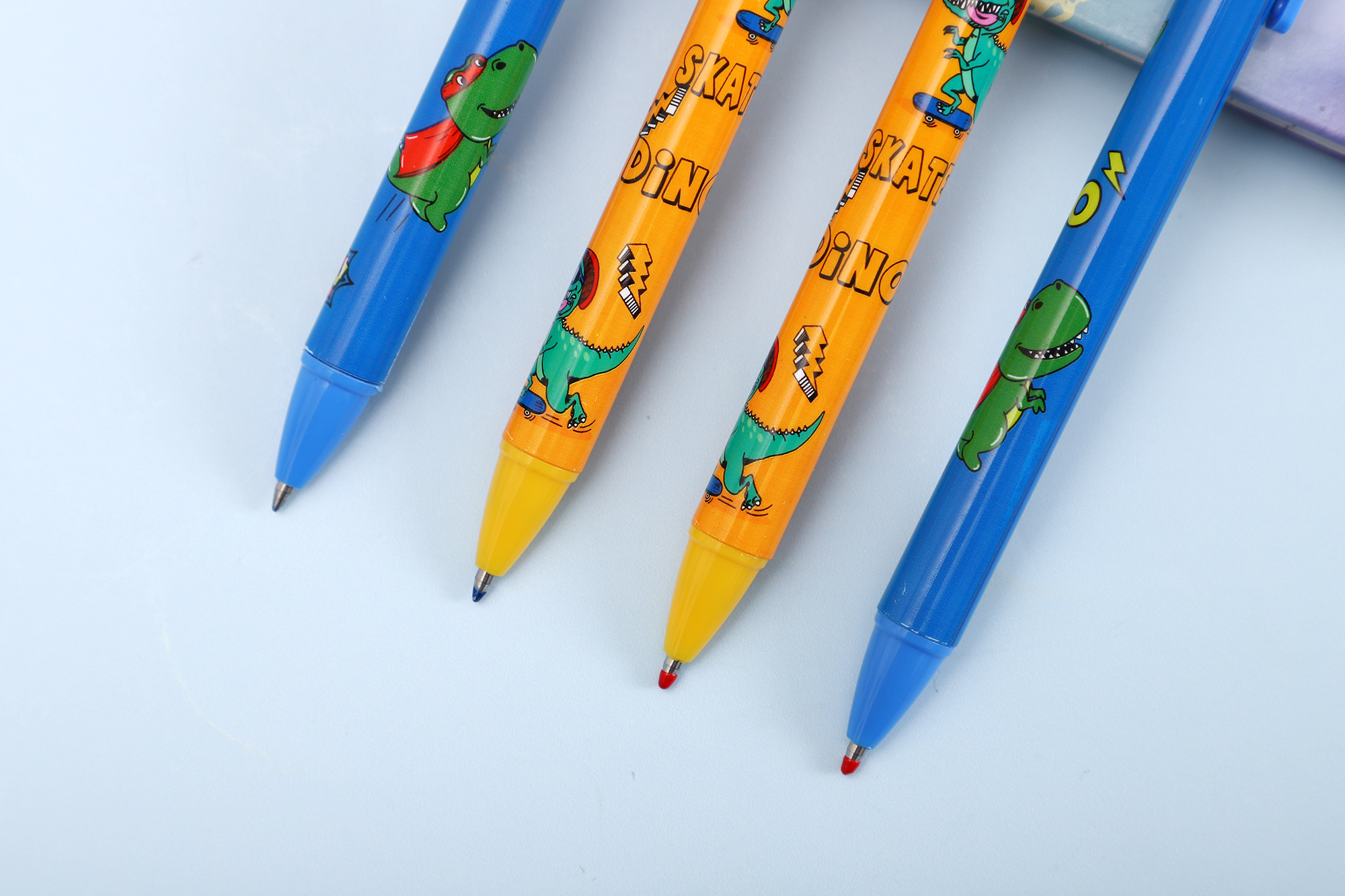 按压式贴纸圆珠笔 —— 恐龙卡通主题中性笔 小学一二年级适用 Application Scenario