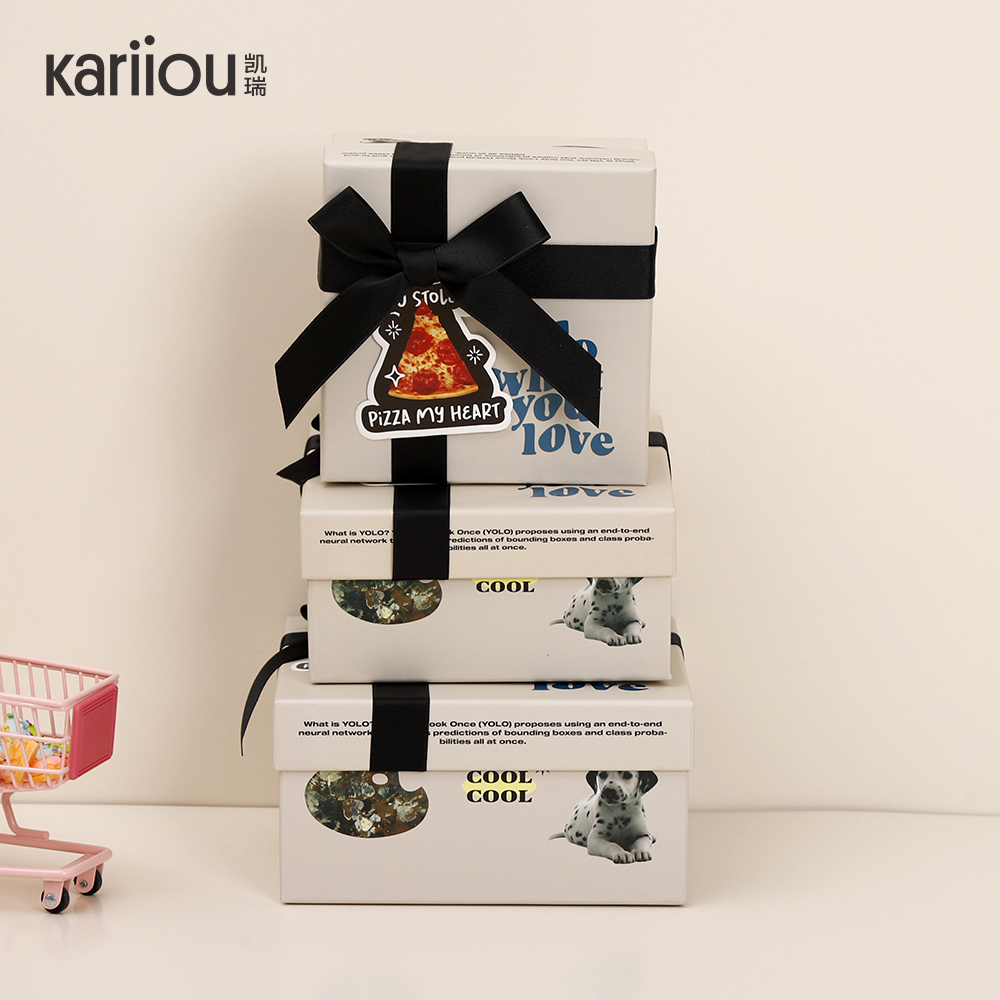 Factory custom art paper gift set of three pieces - Heart-shaped cardboard gift box with elegant surface oiling process and floral theme gift box set