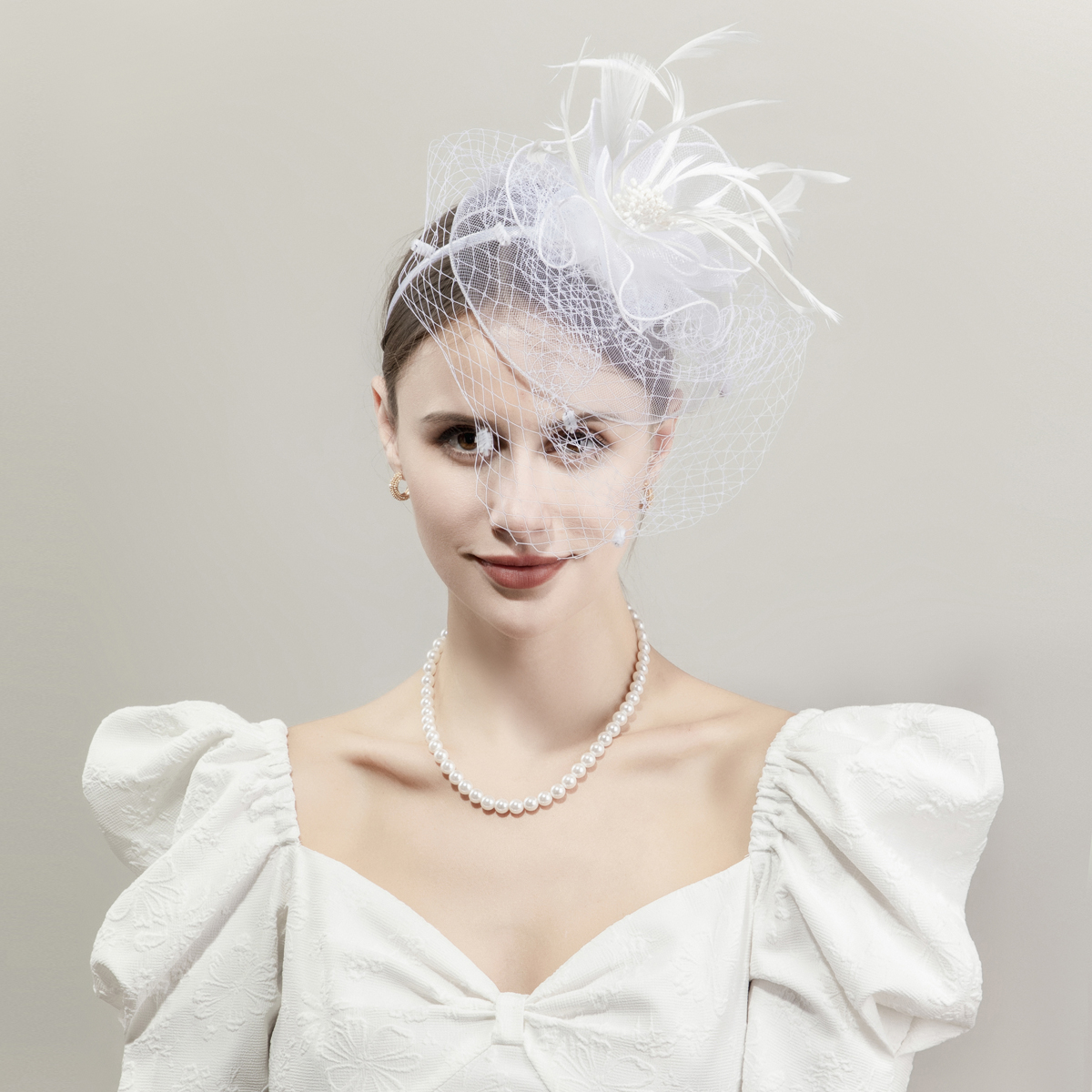 New black petal-shaped horse racing festival headwear from Europe and America, British-style hair accessory, Korean-style hairpin, catwalk style fine cloth feather top hat Specification image