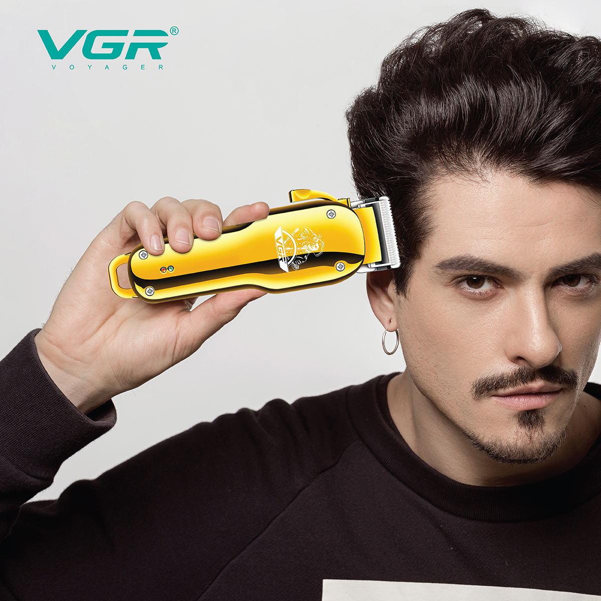 VGR V-678 Adjustable hair clipper USB charging professional electric hair razor suitable for men Item Picture