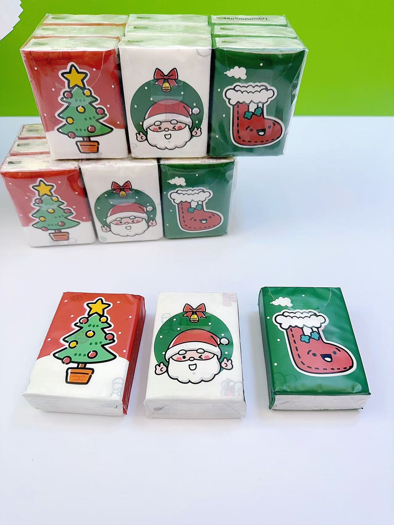 圣诞主题卡通印花手帕纸 — 规格 210×210 毫米 三层加厚 8 片 / 包 小巧便携 迷你口袋纸巾 不掉纸屑 details Picture