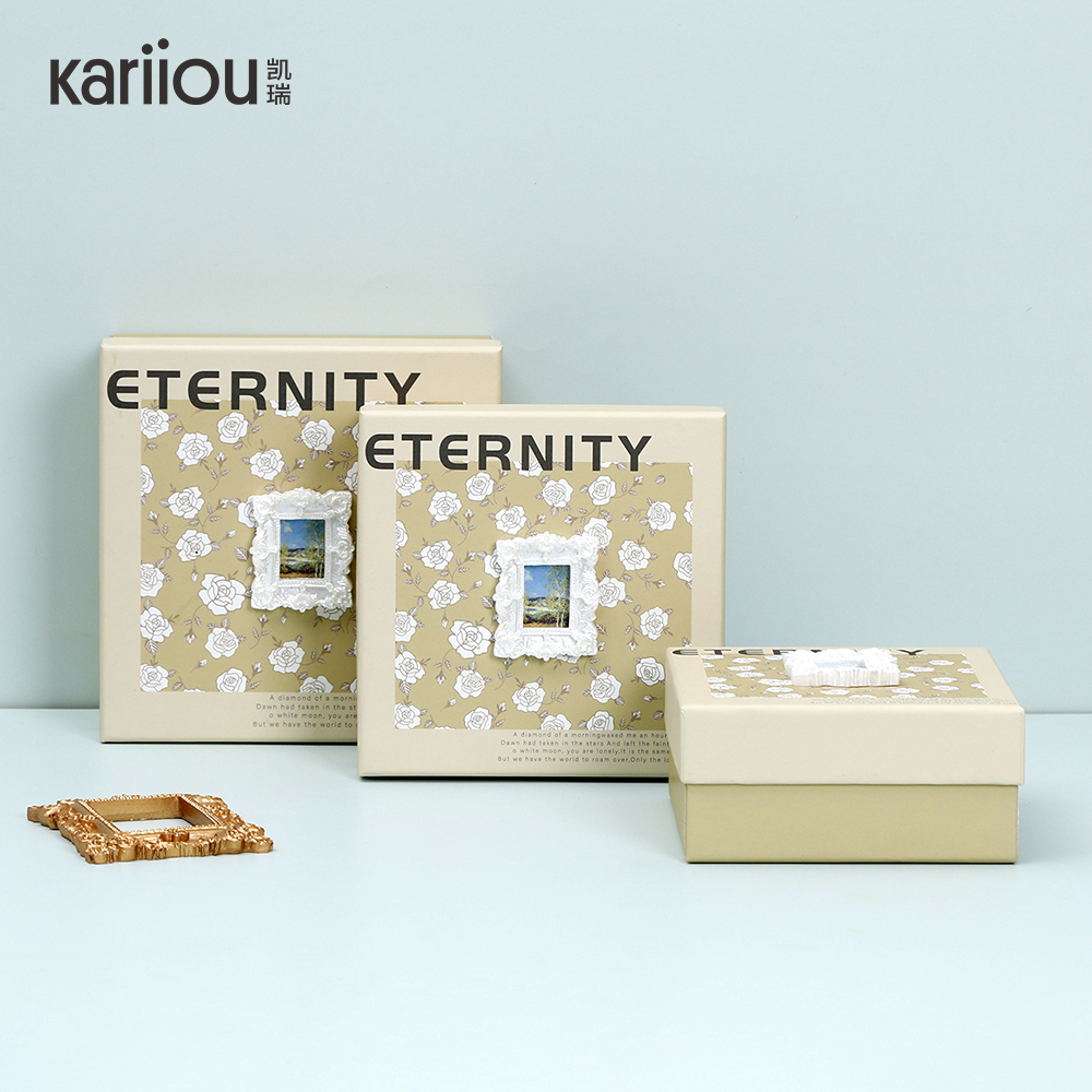 Heart-shaped gilded gift set of three pieces - including hand-held flower box with matte laminated printing on the surface, specially designed for high-end wedding packaging details Picture