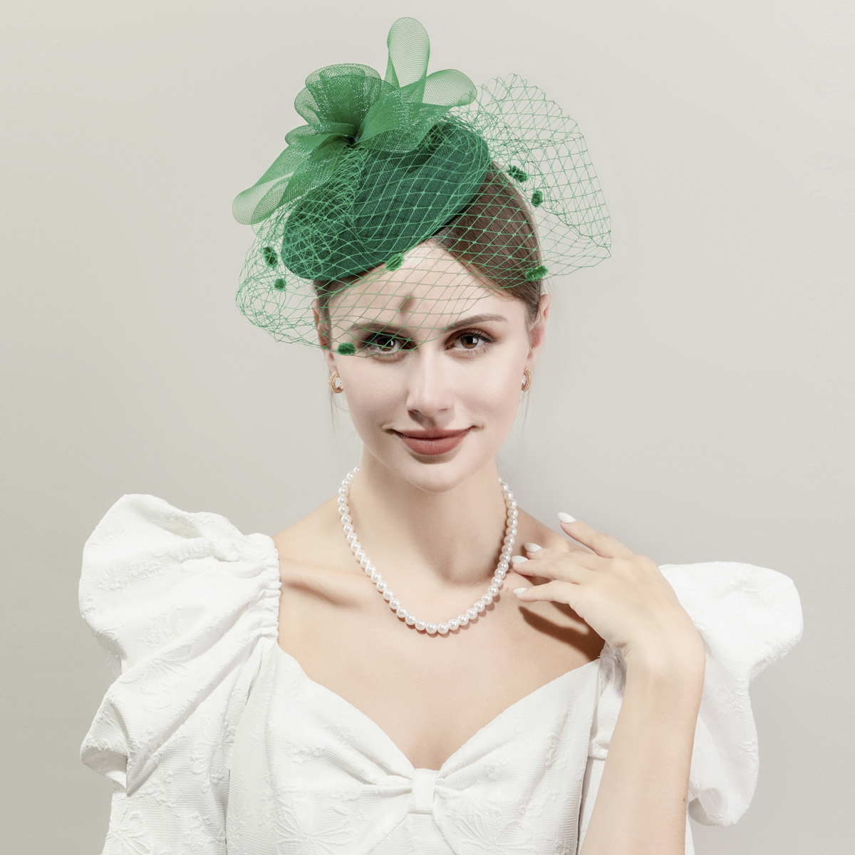 New black petal-shaped horse racing festival headwear from Europe and America, British-style hair accessory, Korean-style hairpin, catwalk style fine cloth feather top hat