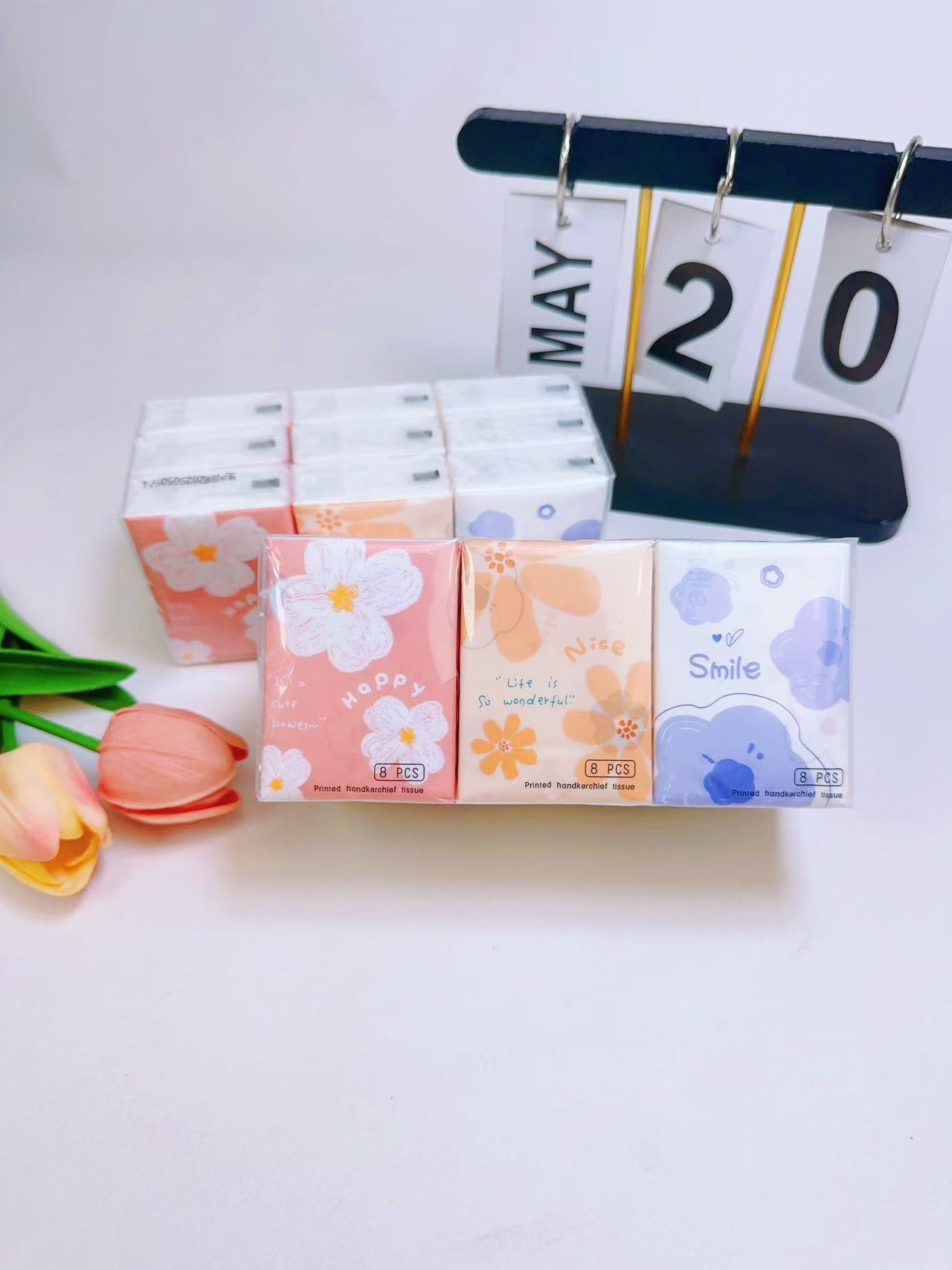 Floral printed handkerchief paper - Specification: 210×210 mm, three-layer thickened 8 pieces per pack. Compact and portable mini pocket tissue that doesn't shed paper scraps