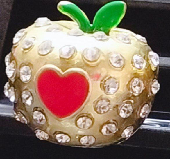 Metallic luster car air outlet aromatherapy - A light luxury diamond-encrusted interior fragrance decoration item