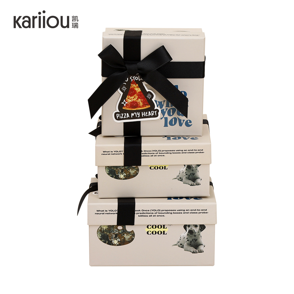 Factory custom art paper gift set of three pieces - Heart-shaped cardboard gift box with elegant surface oiling process and floral theme gift box set Item Picture