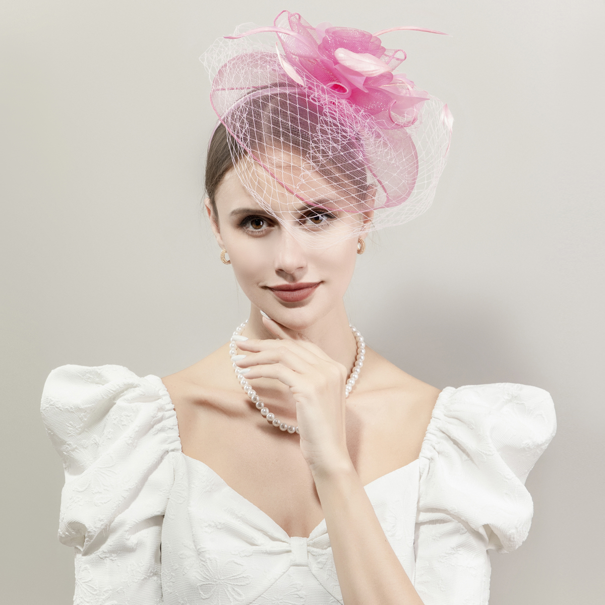 New black petal-shaped horse racing festival headwear from Europe and America, British-style hair accessory, Korean-style hairpin, catwalk style fine cloth feather top hat Specification image