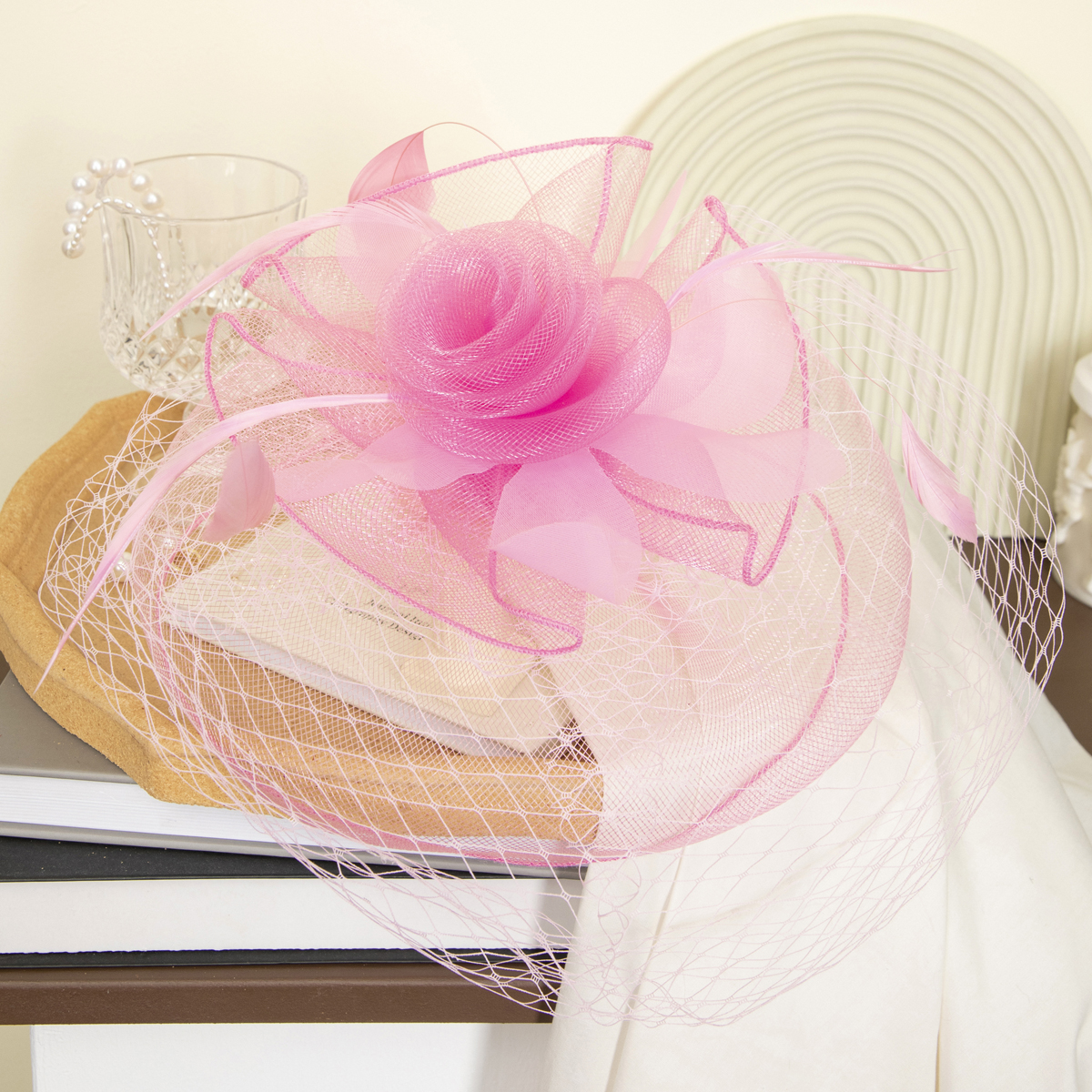 New black petal-shaped horse racing festival headwear from Europe and America, British-style hair accessory, Korean-style hairpin, catwalk style fine cloth feather top hat Application Scenario