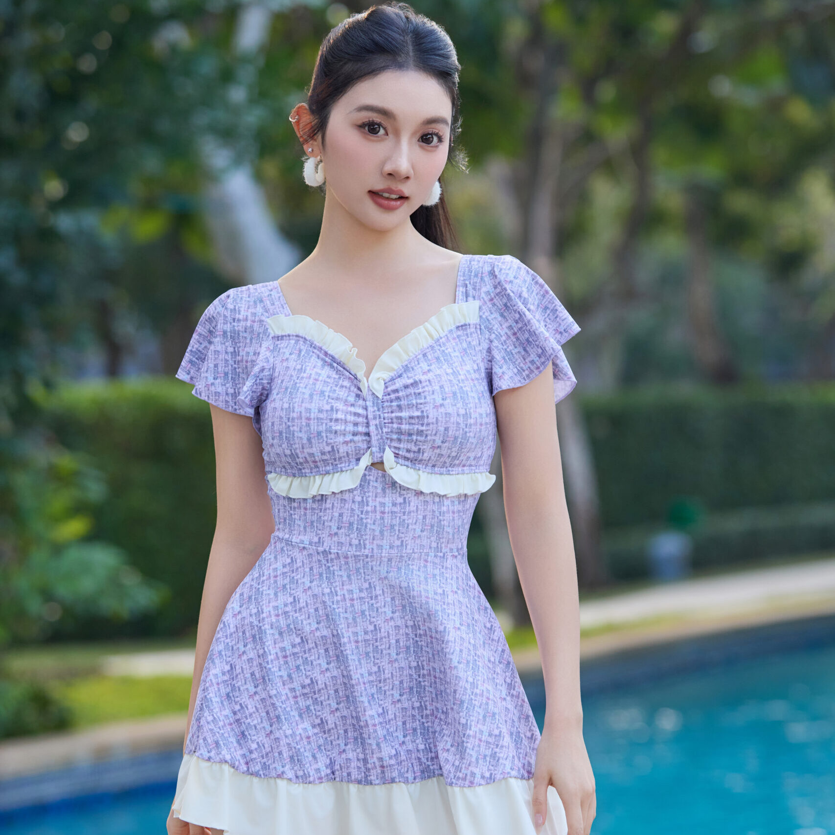 One-piece romantic beachwear