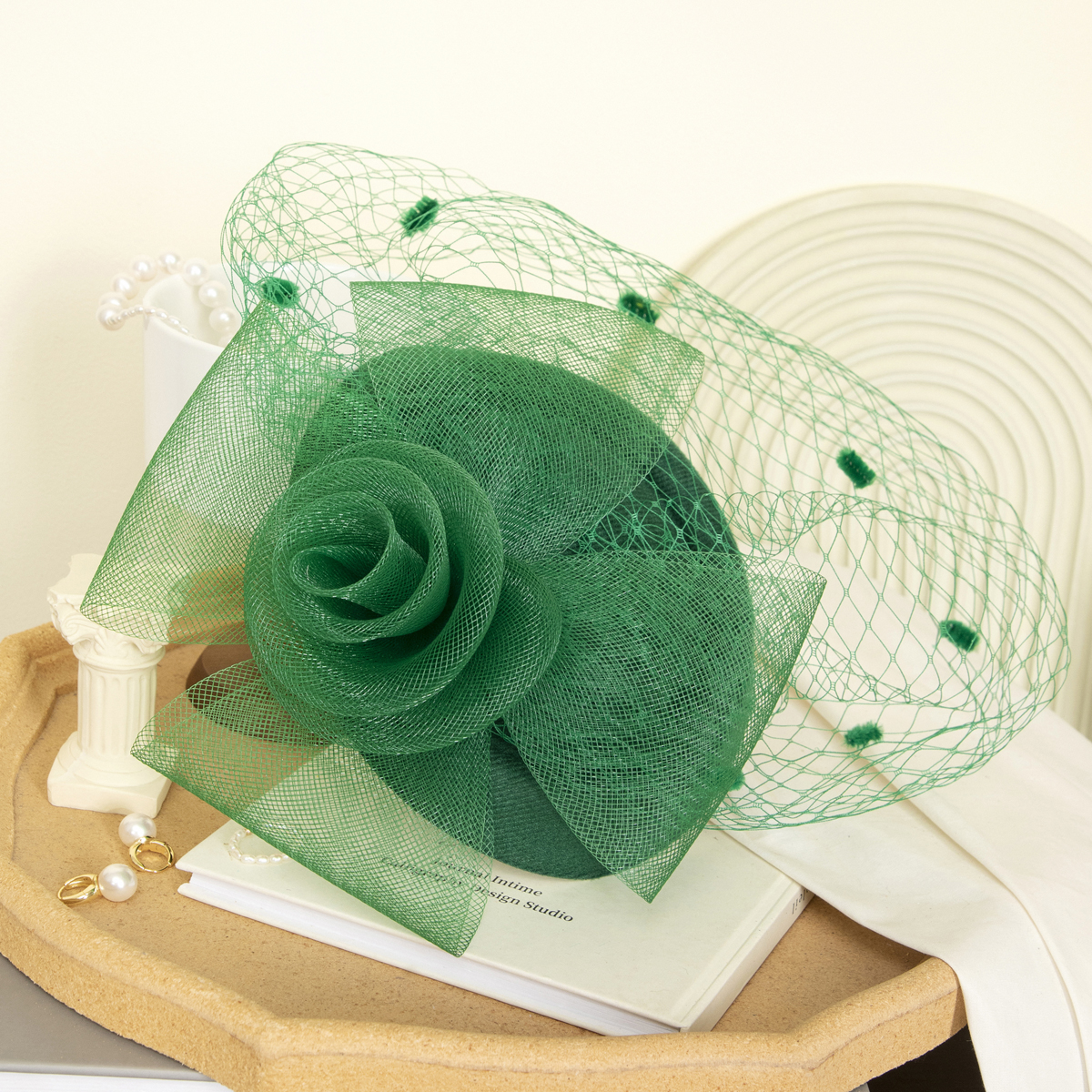 欧美新款黑色麻花瓣赛马节头饰 英伦风发饰 韩式发卡 走秀款细布羽毛礼帽 Application Scenario