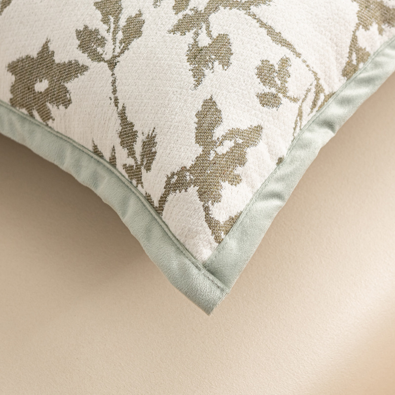 Chenille cream-style maple Leaf pillowcase Item Picture