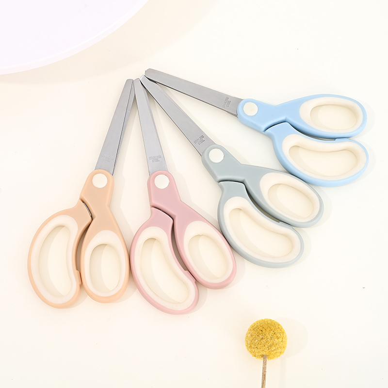 Lianlianwei New Office Scissors Item Picture