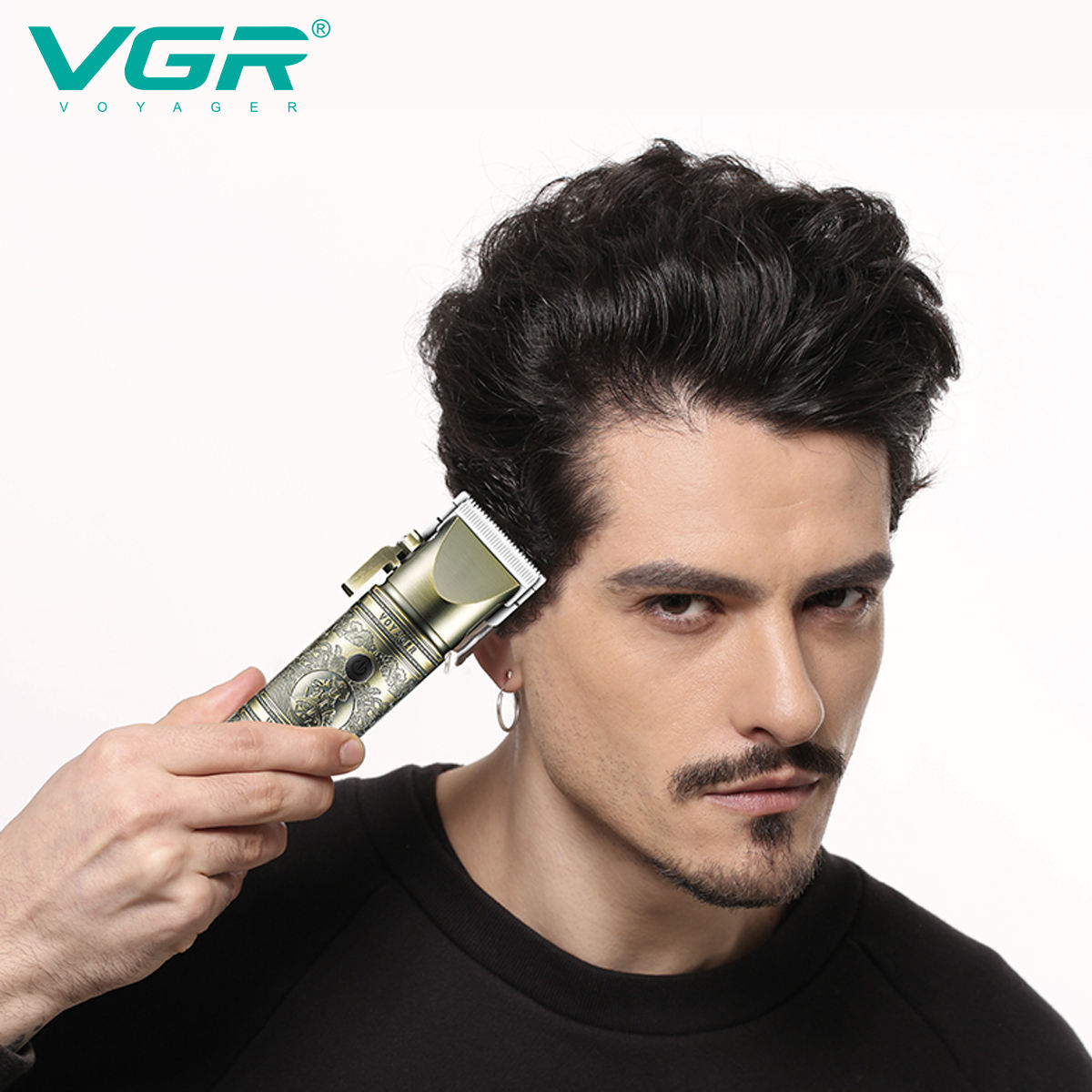 VGR V-697 New metal body wireless hair clipper, professional rechargeable hair salon razor Item Picture