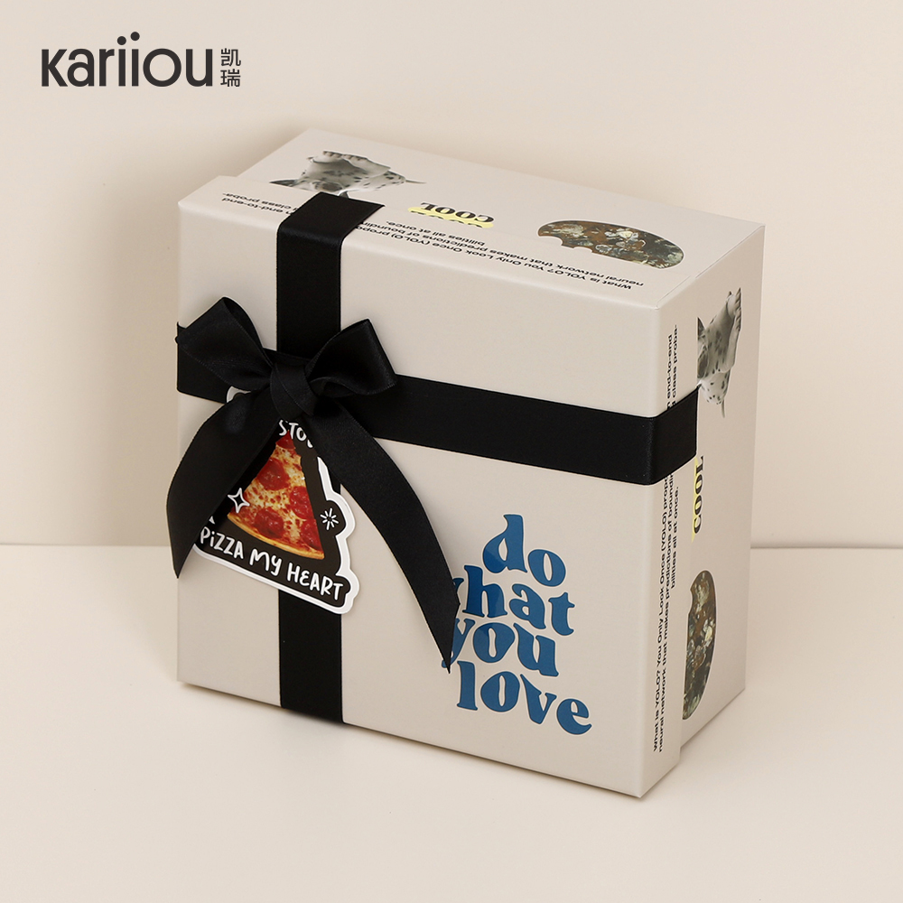 Factory custom art paper gift set of three pieces - Heart-shaped cardboard gift box with elegant surface oiling process and floral theme gift box set Specification image