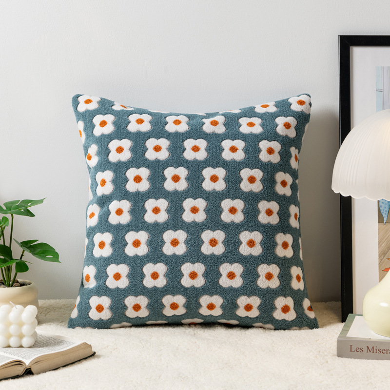 Pillowcase with a looped four-leaf clover pattern Application Scenario