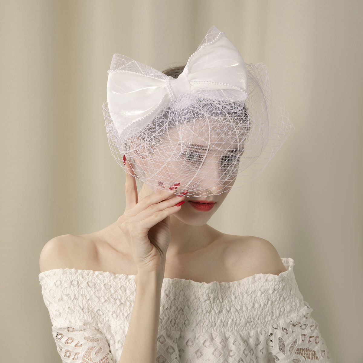 Amazon's new white double-flowered top hat, bride's hair accessory, tulle top hat, horse racing club tulle hat, hair accessory and hairpin Specification image
